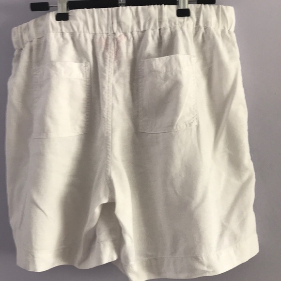 White linen shorts - Picture 3 of 4